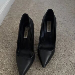 Steve Madden Black Pointed Toe Leather Pumps